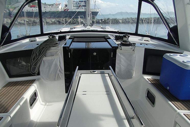 Charter Yacht Beneteau Oceanis 45 - 4 Cabins - Tortola