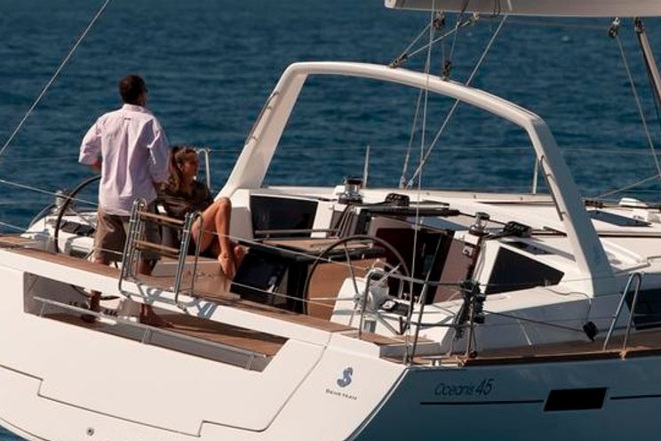 Charter Yacht Beneteau Oceanis 45 - 4 Cabins - Tortola