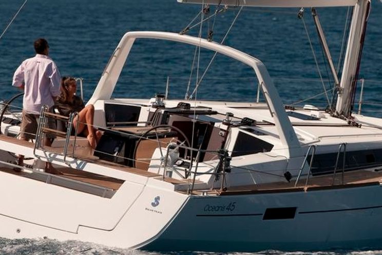 Charter Yacht Beneteau Oceanis 45 - 4 Cabins - Tortola