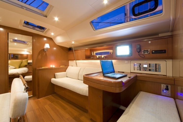 Charter Yacht Oceanis 54 - 4 + 1 Cabins - Palermo,Sicily