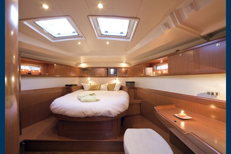 Charter Yacht Oceanis 54 - 4 + 1 Cabins - Palermo,Sicily