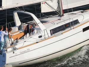Oceanis 35 - 3 Cabins - 2015 - Barcelona Oceanis 35 - 3 Cabins - 2015 - Barcelona
