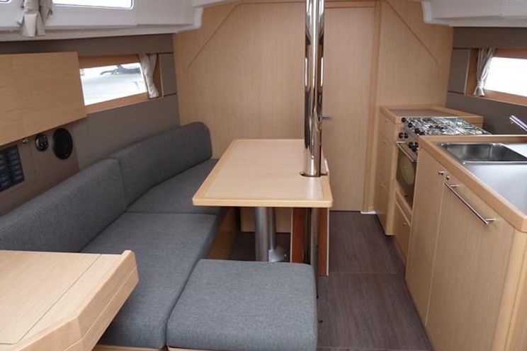 Charter Yacht Oceanis 35 - 3 Cabins - 2015 - Barcelona