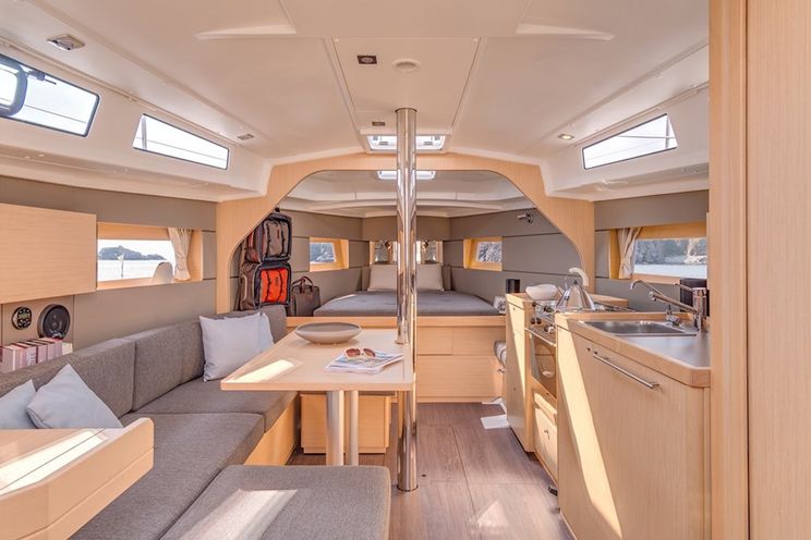 Charter Yacht Oceanis 35 - 3 Cabins - 2015 - Barcelona