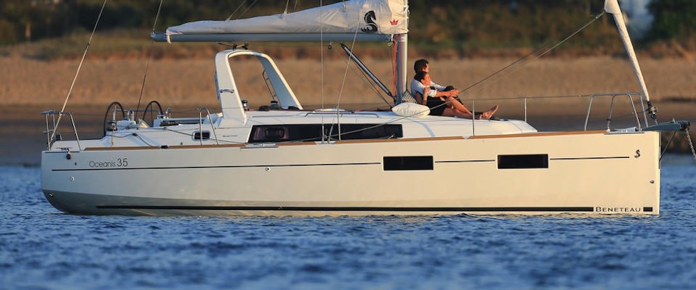 Charter Yacht Oceanis 35 - 3 Cabins - 2015 - Barcelona