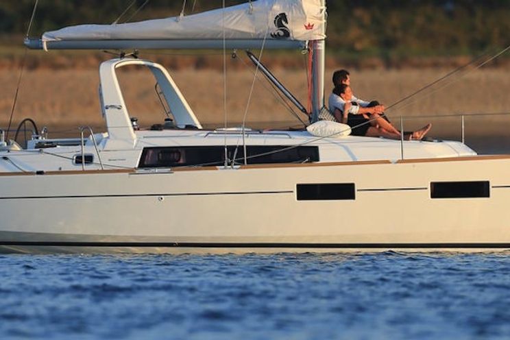 Charter Yacht Oceanis 35 - 3 Cabins - 2015 - Barcelona