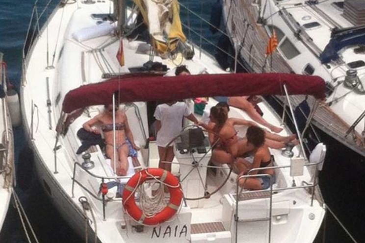 Charter Yacht Oceanis 361 - 3 Cabins - Barcelona