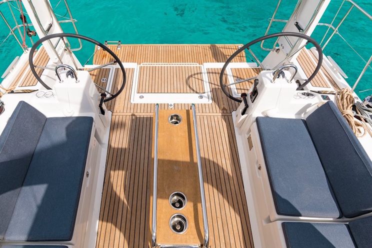 Charter Yacht Oceanis 41.1 - 3 Cabins - 2016 - Barcelona