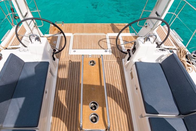 Charter Yacht Oceanis 41.1 - 3 Cabins - Bahamas