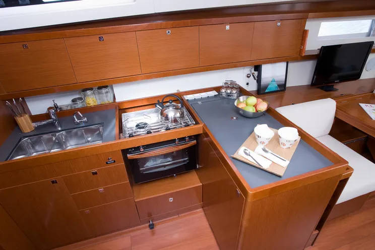 Charter Yacht Oceanis 45 - 4 cabins(4 double)- 2019 - Portorosa - Cap dOrlando - Milazzo