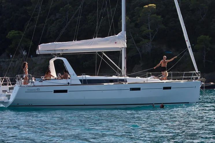 Charter Yacht Oceanis 45 - 4 cabins(4 double)- 2019 - Portorosa - Cap dOrlando - Milazzo