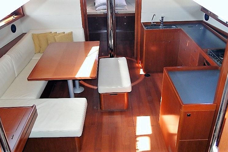 Charter Yacht Oceanis 48 - 4 + 2(4 double,1 bunk and 1 single)- 2018 - Athens - Alimos