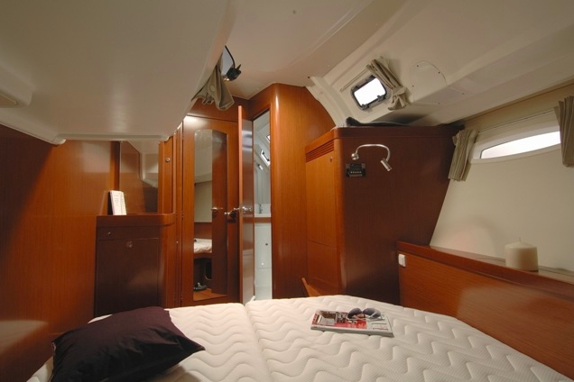 Charter Yacht Oceanis 50 F - 5 Cabins - 2012 - Split
