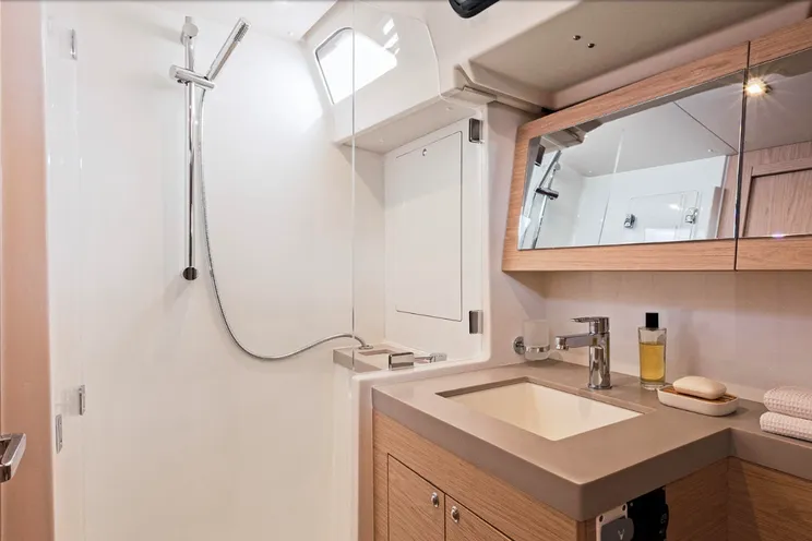 Charter Yacht Oceanis 51.5 - 5 Cabins - 2018 - Procida - Ischia