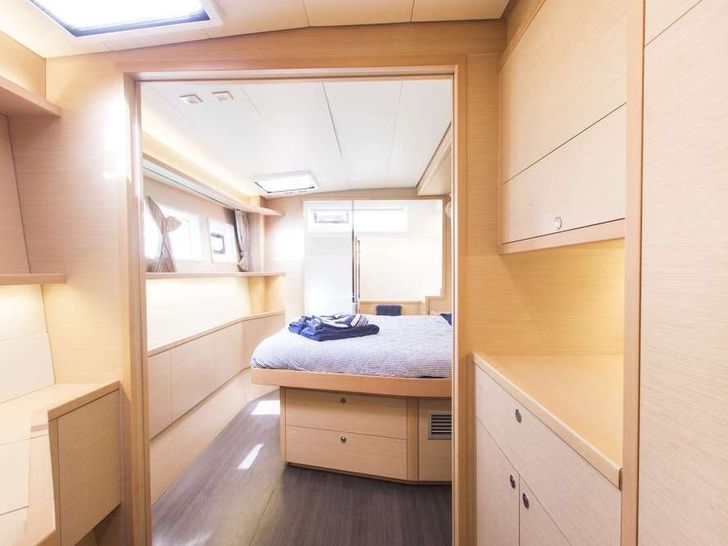 OCELOT Lagoon 52 Master Cabin