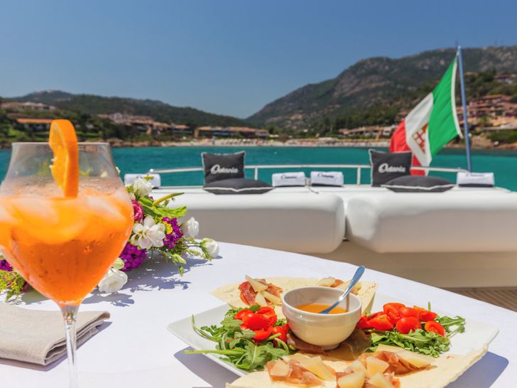 OCTAVIA Sunseeker Predator 82 - cocktail party OCTAVIA Sunseeker Predator 82 - cocktail party