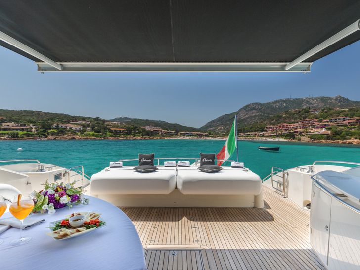 OCTAVIA Sunseeker Predator 82 - aft deck OCTAVIA Sunseeker Predator 82 - aft deck
