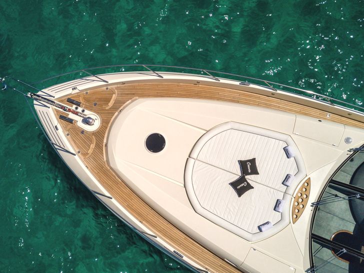 OCTAVIA Sunseeker Predator 82 - foredeck OCTAVIA Sunseeker Predator 82 - foredeck