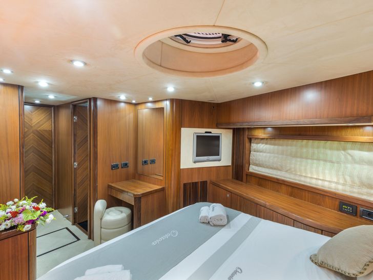 OCTAVIA Sunseeker Predator 82 - VIP cabin 2 bed OCTAVIA Sunseeker Predator 82 - VIP cabin 2 bed