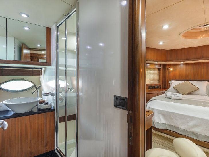 OCTAVIA Sunseeker Predator 82 - master cabin bathroom OCTAVIA Sunseeker Predator 82 - master cabin bathroom