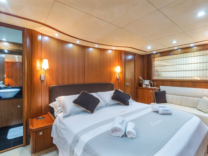 OCTAVIA Sunseeker Predator 82 - master cabin OCTAVIA Sunseeker Predator 82 - master cabin