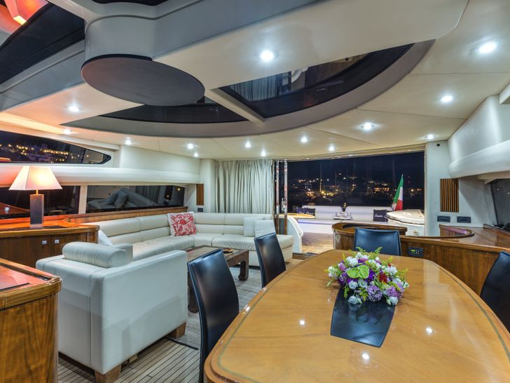 OCTAVIA Sunseeker Predator 82 - saloon seating and dining OCTAVIA Sunseeker Predator 82 - saloon seating and dining