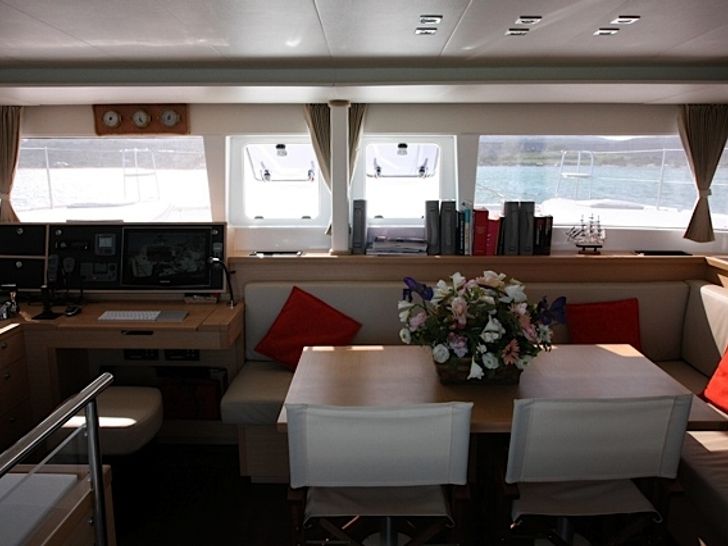 OKEANOS Lagoon 450 Catamaran Saloon OKEANOS Lagoon 450 Catamaran Saloon