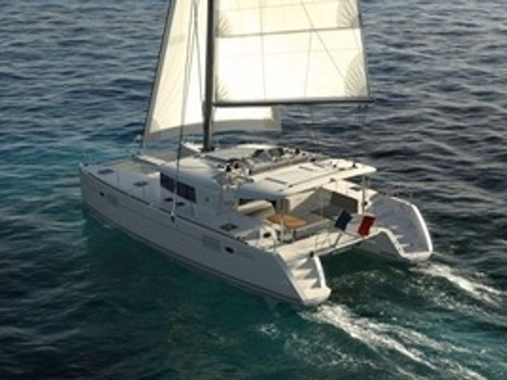 OKEANOS Lagoon 450 Catamaran Running OKEANOS Lagoon 450 Catamaran Running