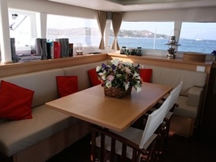 OKEANOS Lagoon 450 Catamaran Interior Dining OKEANOS Lagoon 450 Catamaran Interior Dining