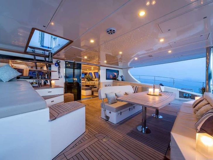 OMBRE BLU Sunreef 70 Dining OMBRE BLU Sunreef 70 Dining