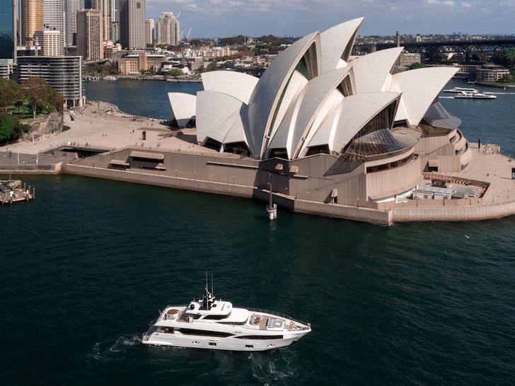 ONEWORLD - Gulf Craft 32m ONEWORLD - Gulf Craft 32m