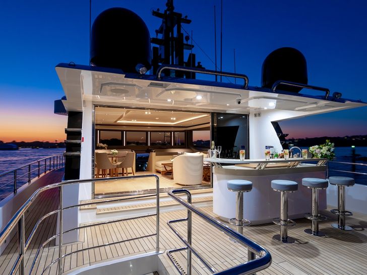 ONEWORLD - Gulf Craft 32m ONEWORLD - Gulf Craft 32m