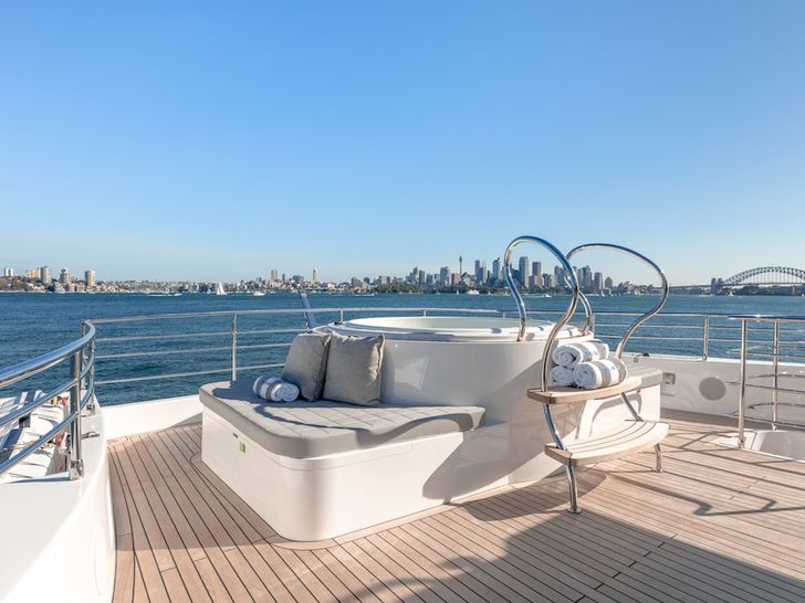 ONEWORLD - Gulf Craft 32m ONEWORLD - Gulf Craft 32m