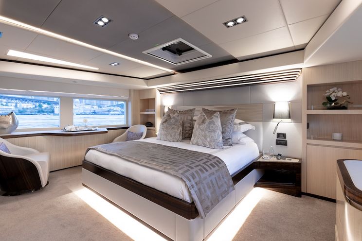 Charter Yacht ONEWORLD - Gulf Craft 32m - 5 Cabins - Sydney - Whitsundays - Gold Coast - Australia