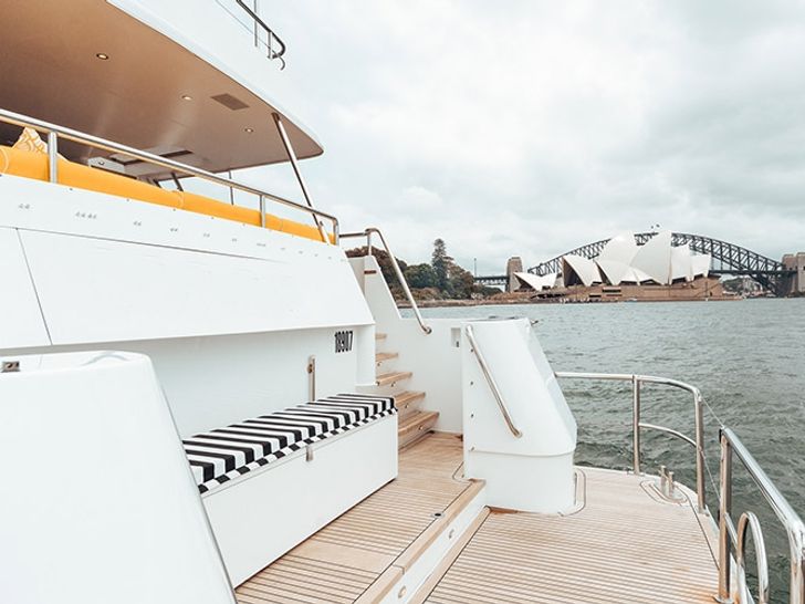 MY Oscar II - Transom