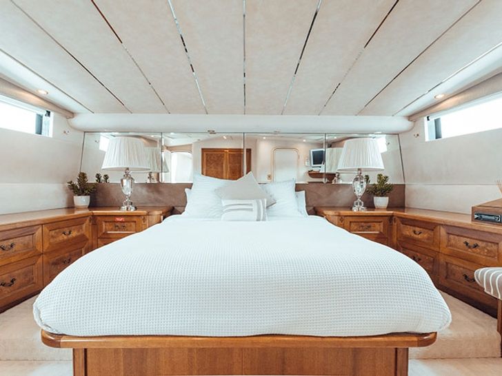 MY Oscar II - Master Cabin