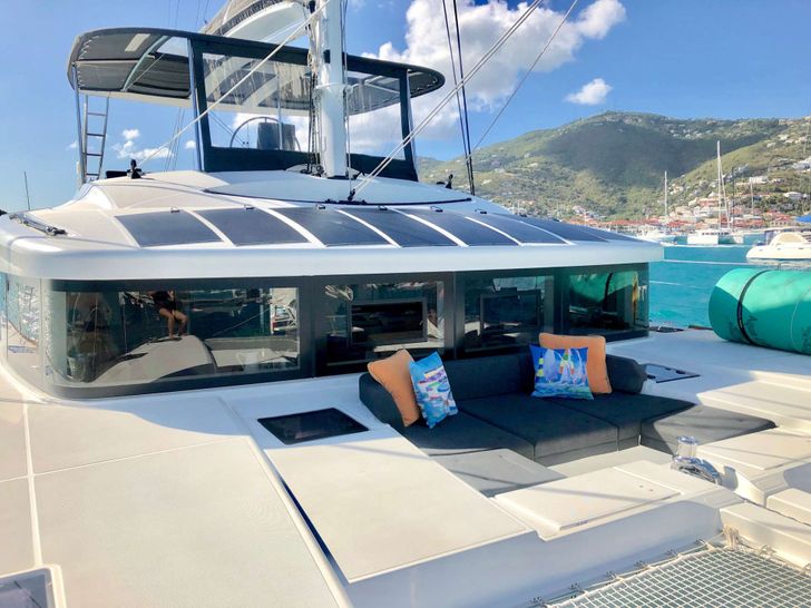 OUI CHERIE- Foredeck OUI CHERIE- Foredeck