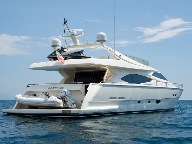 PAMPERO Ferretti 760 Motoryacht Anchored