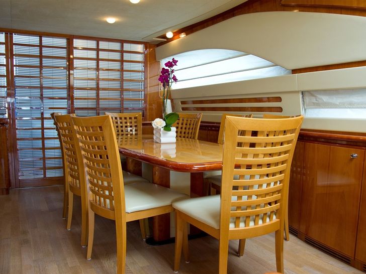 PAMPERO Ferretti 760 Motoryacht Dining Table