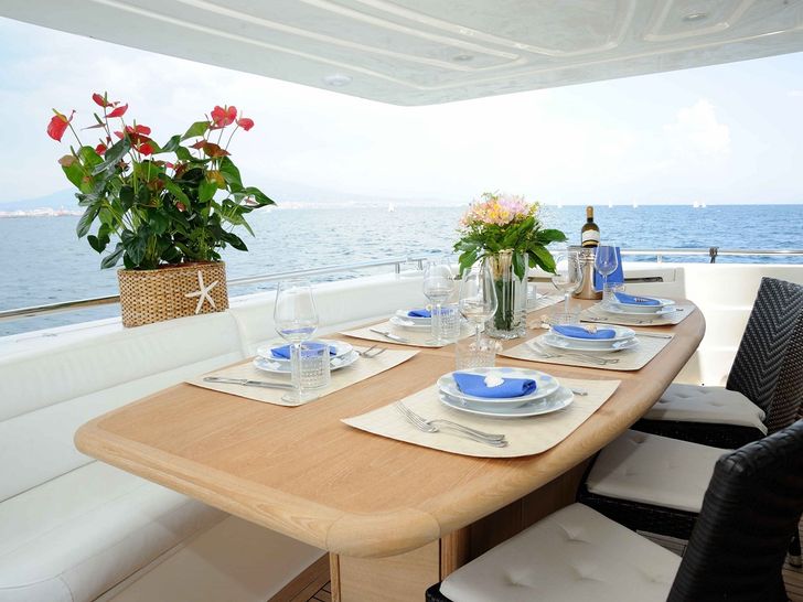 PAMPERO Ferretti 760 Motoryacht Al Fresco Dining