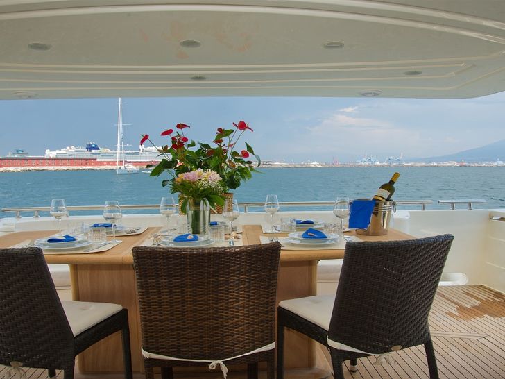 PAMPERO Ferretti 760 Motoryacht Aft Deck