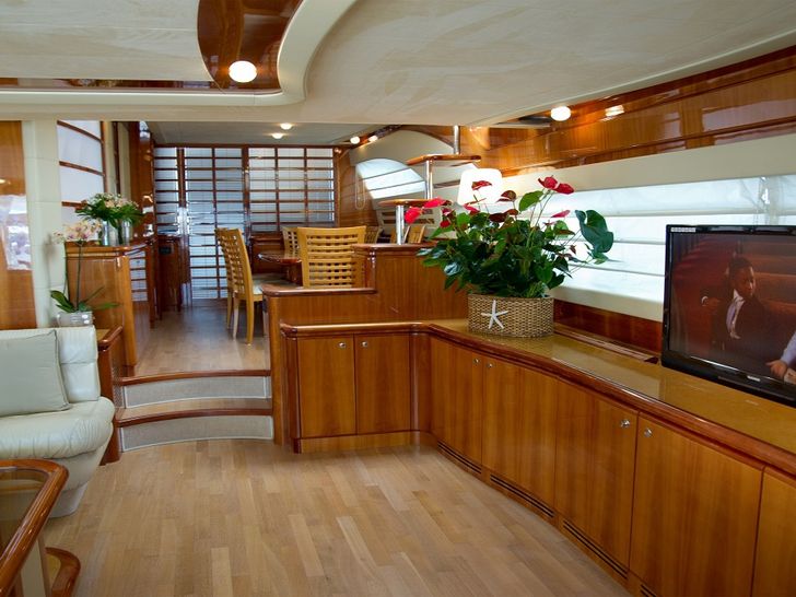 PAMPERO Ferretti 760 Motoryacht Lounge