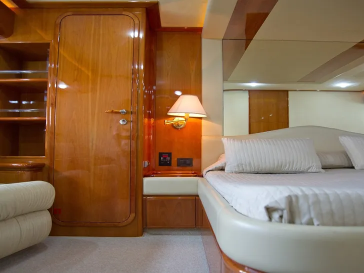 PAMPERO Ferretti 760 Motoryacht Master Cabin