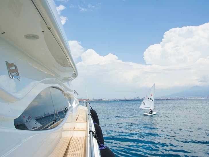 PAMPERO Ferretti 760 Motoryacht Walkway