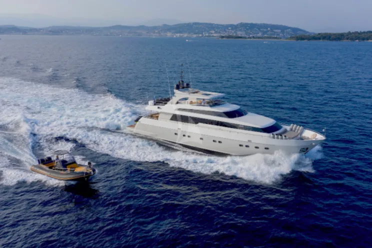 Charter Yacht PANTHOURS - San Lorenzo 88 - 4 Cabins - Cannes - Nice - St Tropez - Monaco