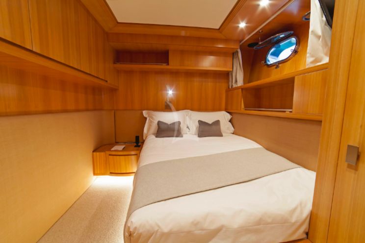 Charter Yacht PANTHOURS - San Lorenzo 88 - 4 Cabins - Cannes - Nice - St Tropez - Monaco