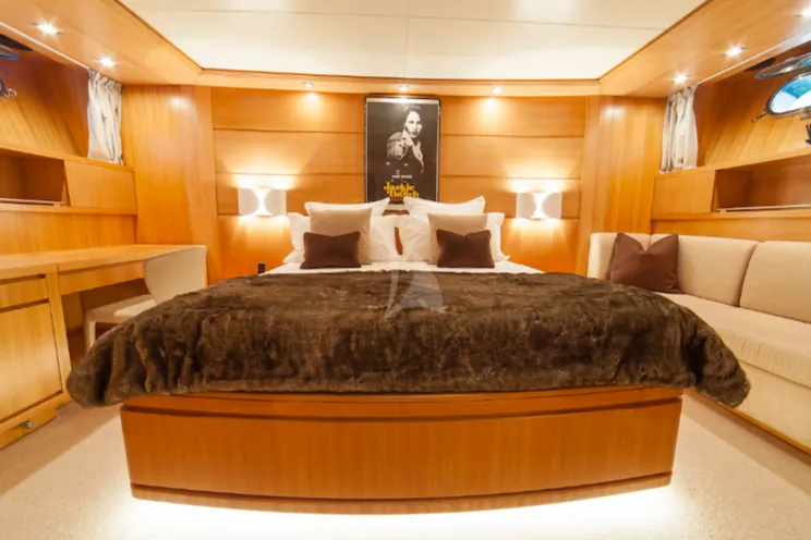 Charter Yacht PANTHOURS - San Lorenzo 88 - 4 Cabins - Cannes - Nice - St Tropez - Monaco