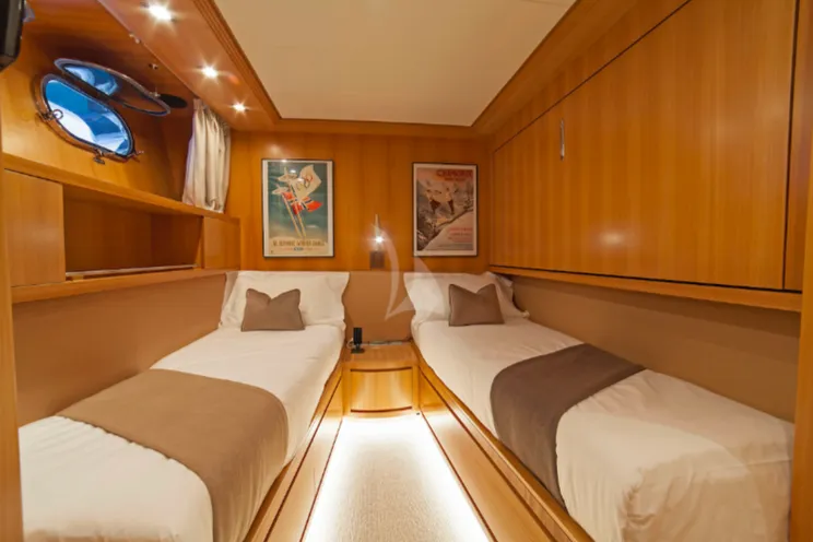 Charter Yacht PANTHOURS - San Lorenzo 88 - 4 Cabins - Cannes - Nice - St Tropez - Monaco