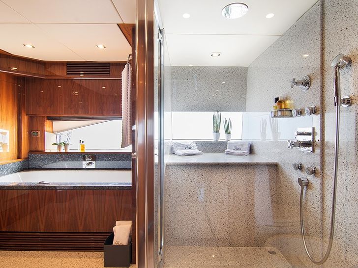 Pathos Sunseeker 40m Master Bath Pathos Sunseeker 40m Master Bath