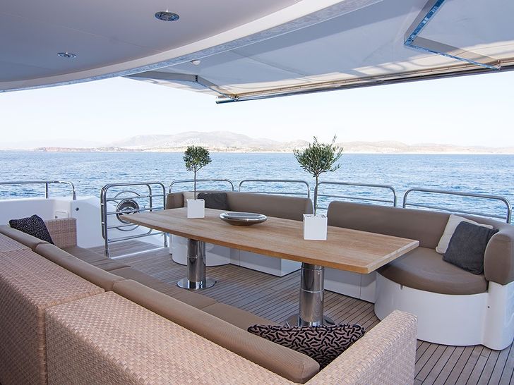 Pathos Sunseeker 40m Main Deck Pathos Sunseeker 40m Main Deck